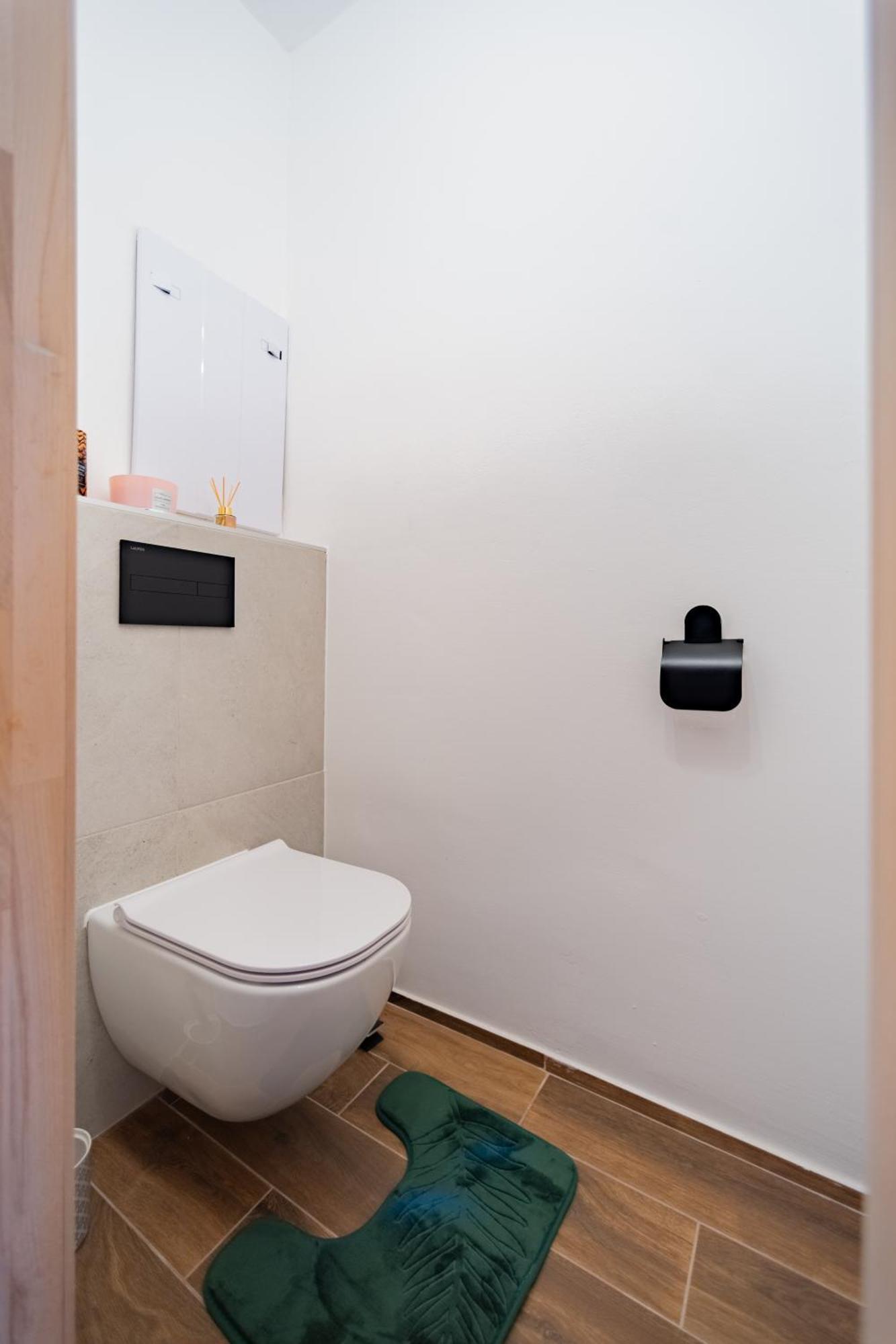 Barbyb Apartment - With Free Parking Братислава Экстерьер фото